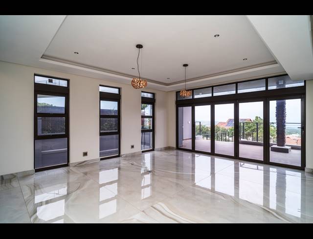 6 BEDROOM HOUSE FOR SALE IN IZINGA ESTATE